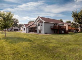704 Pleasant View Ln, Litchfield, MN 55355