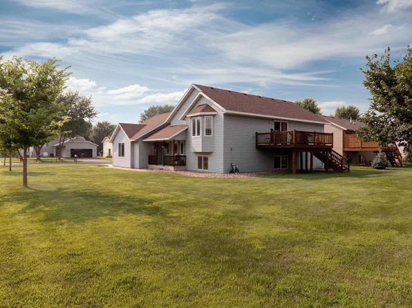 704 Pleasant View Ln, Litchfield, MN 55355