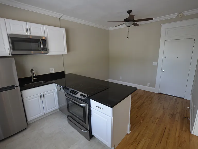 1819 W Hills Ave #7A — Photo 3