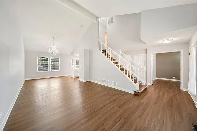 4 bed, 2.5 bath, 2111 sqft, $3,990 — Photo 2