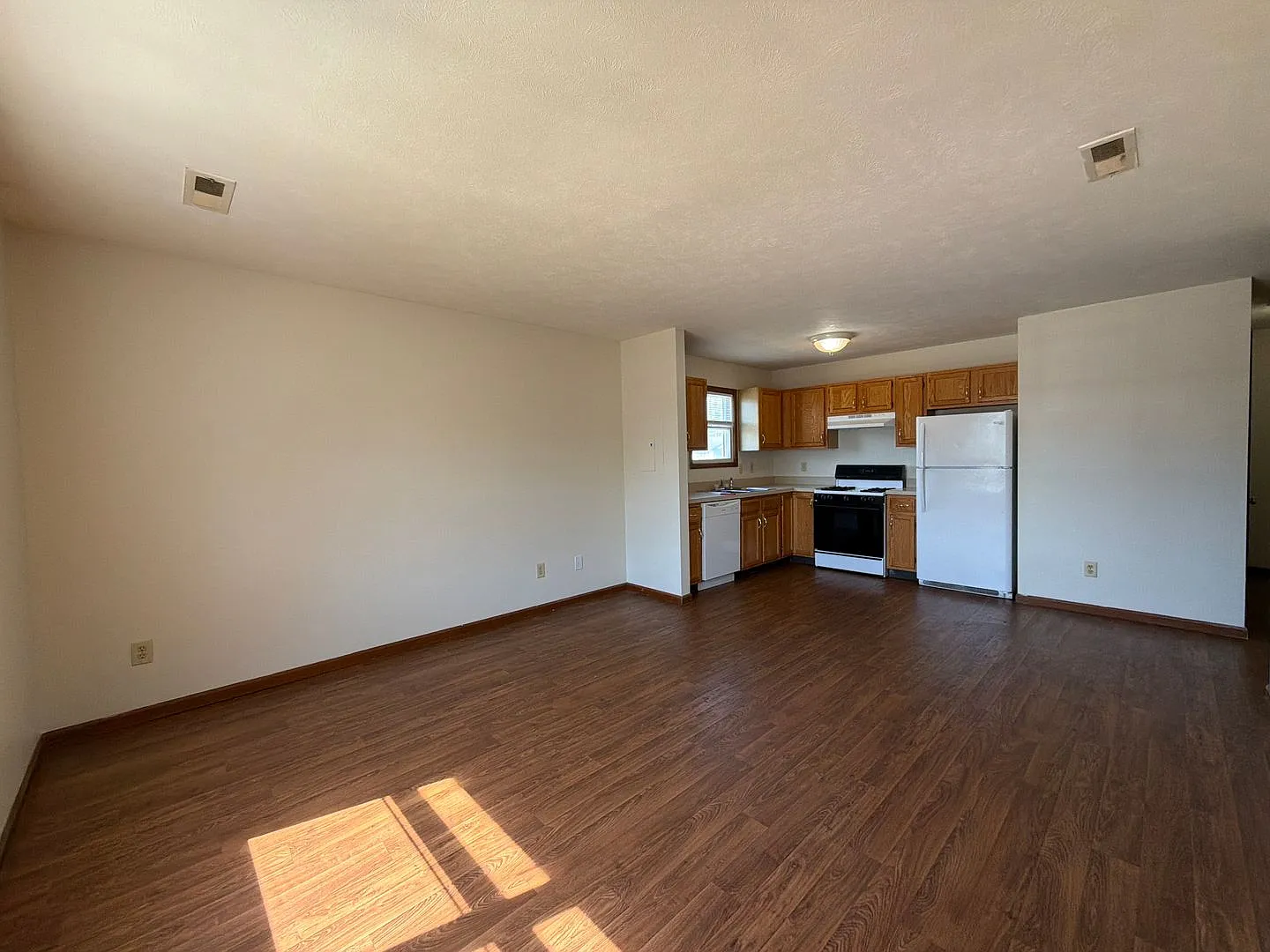 209 Stonewall Court — Photo 3
