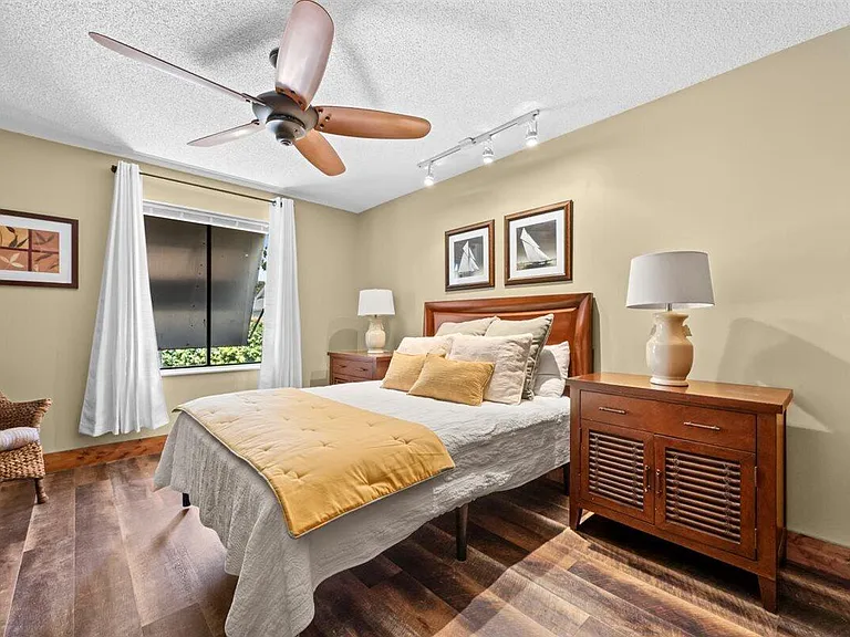 109 Seashore Dr — Photo 26