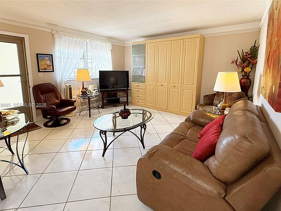 4th image of 16790 NE 14th Ave APT 207