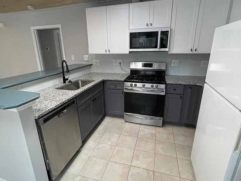 736 W King St #A — Photo 3