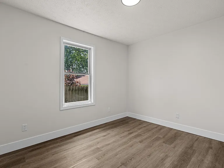2020 Kildare Ave — Photo 16