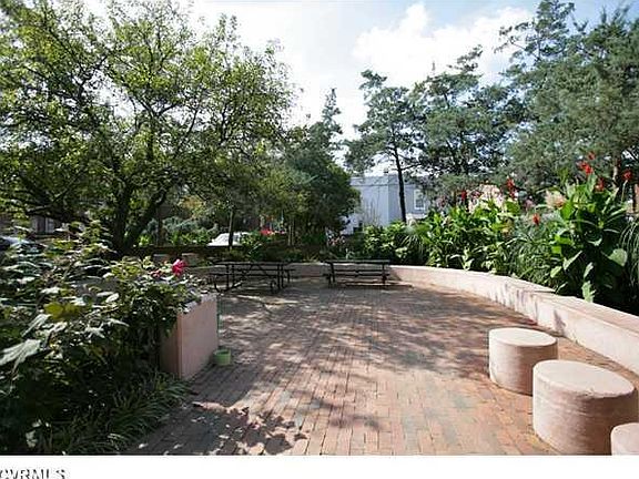 5th image of 2312 Stuart Ave