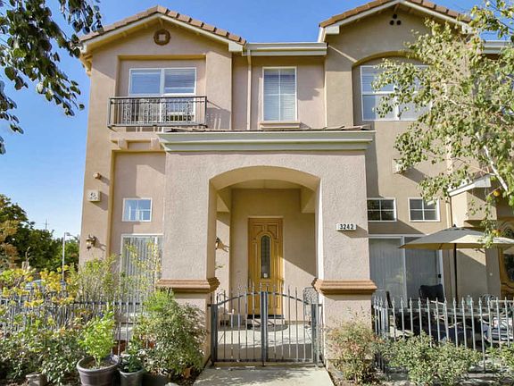 4th image of 3242 Lago De Como Pl