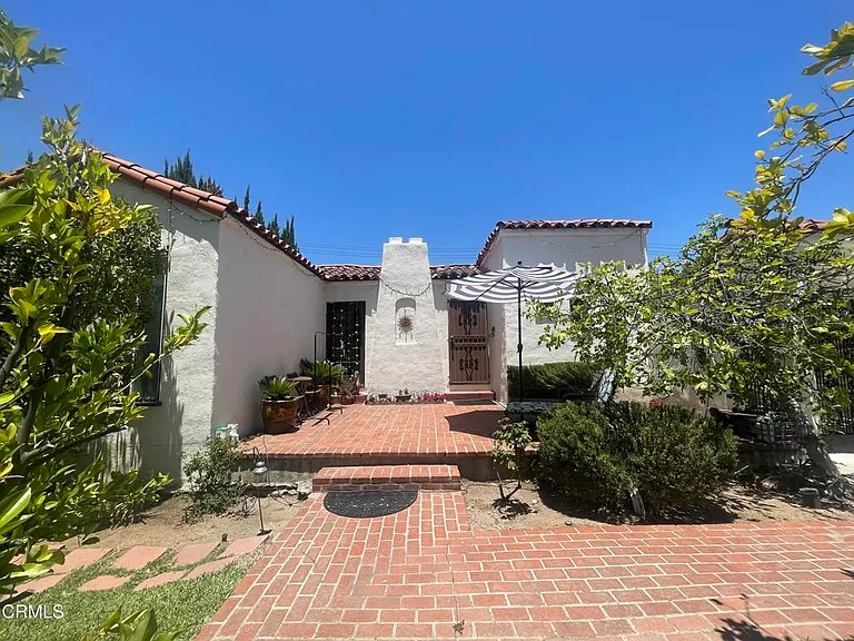 2467 E Villa St — Photo 4