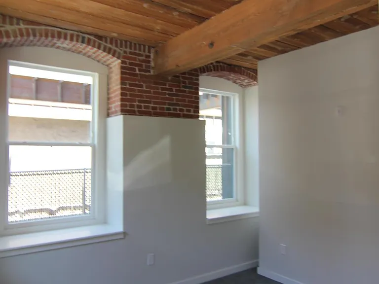 Cambridge Lofts — Photo 11