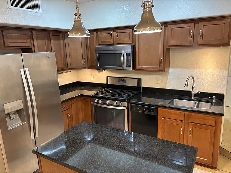202 E Fairground Dr — Photo 7