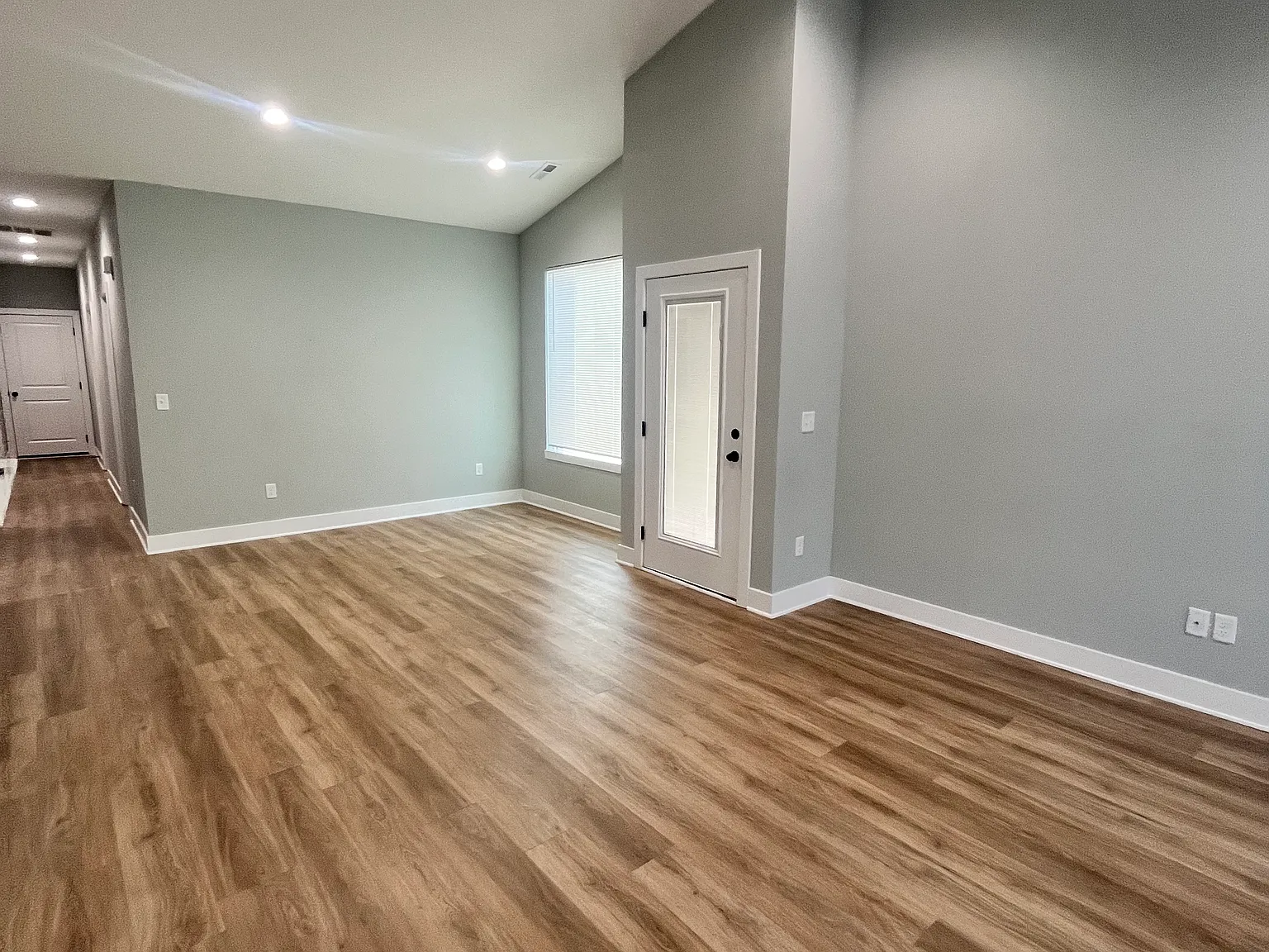 4 bed, 1376 sqft, $1,750 — Photo 3