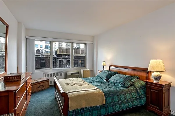 Sold by Karten Real Estate Services LLC | media 17