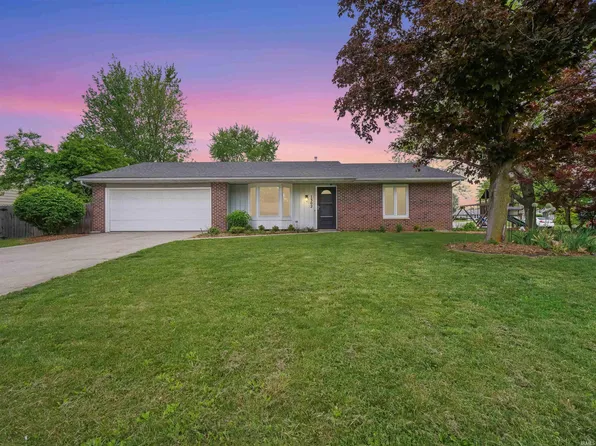 1302 Superior Dr, Auburn, IN 46706