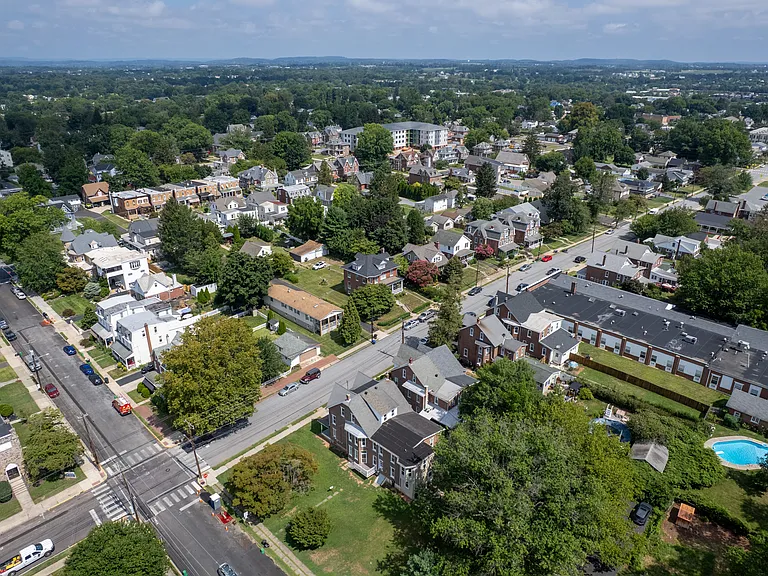 506 Washington St — Photo 42