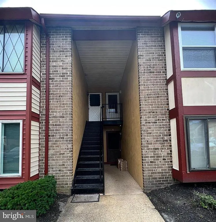 2 bed, 1.0 bath, 828 sqft, $1,675 — Photo 1