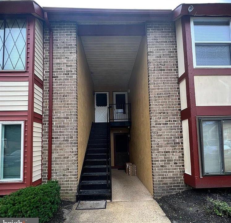 1st image of 12 Chelsea Cir A18