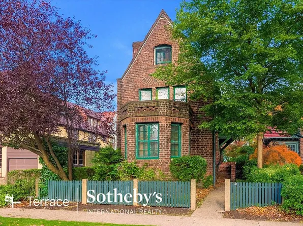 16 Ingram St, Forest Hills, NY 11375