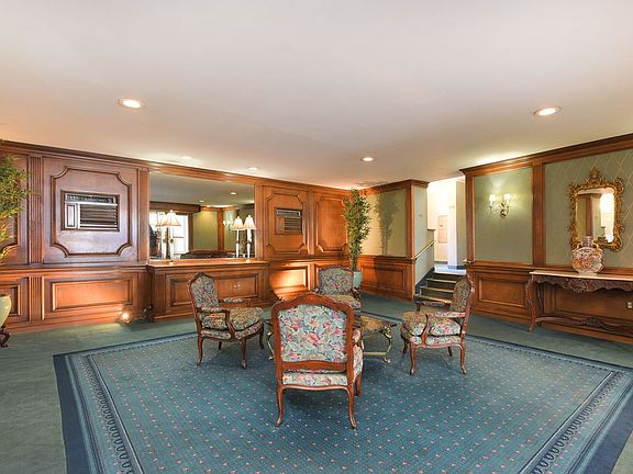 3rd image of 6910 108th St APT 10C
