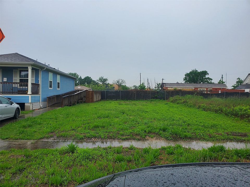 1st image of 2710 Mills St