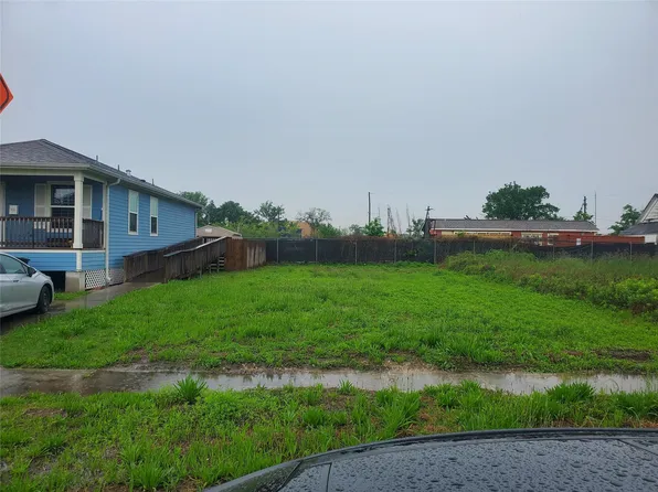 2710 Mills St, Houston, TX 77026
