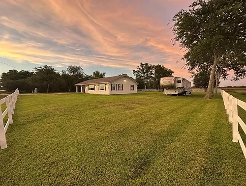 518 Anton Stade Rd #B Photo 1