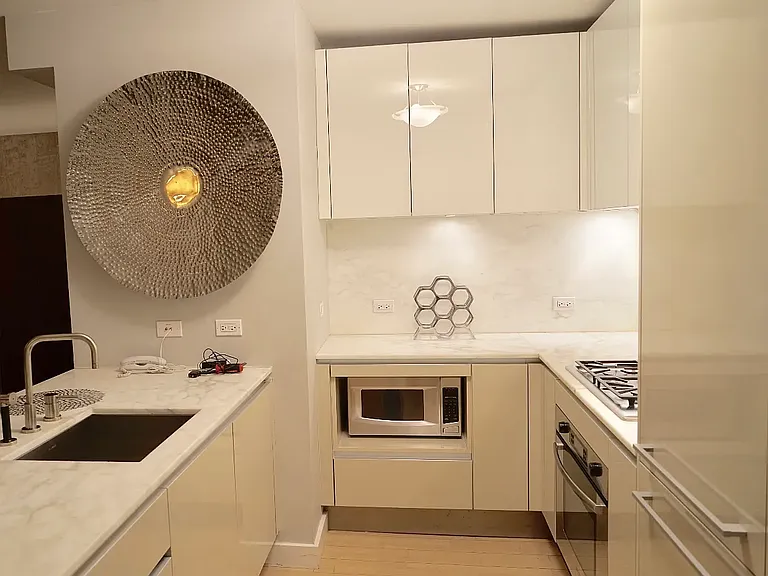 322 W 57th St #27K — Photo 4