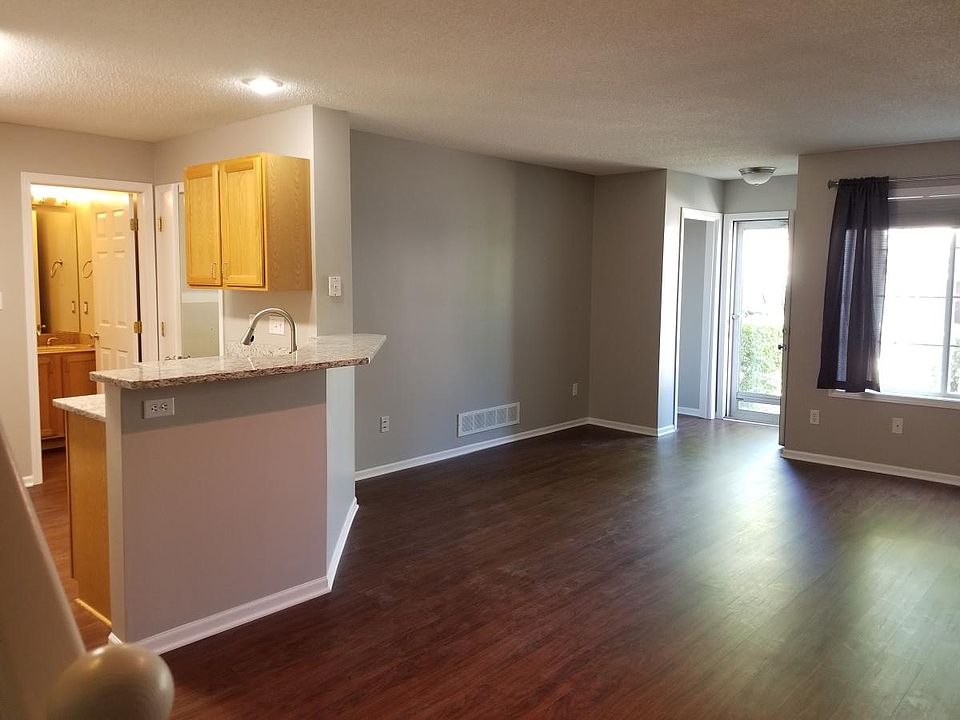 1st image of 6855 Woodland Ave Unit 302
