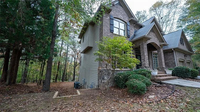 5 bed, 4.0 bath, 3234 sqft, $3,400 — Photo 4
