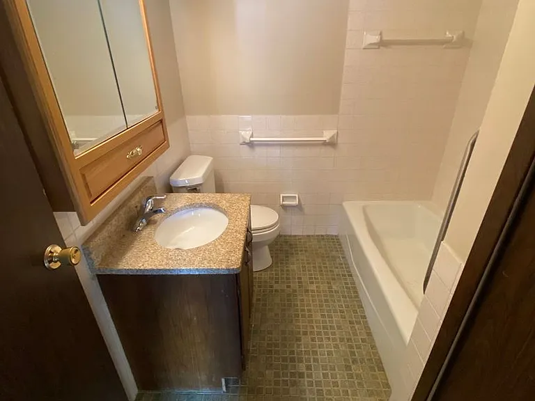 2520 Fairoak — Photo 14