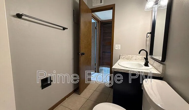 1109 N 28th St #12 — Photo 13