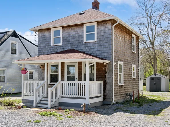 713 Harrison Ave, Riverhead, NY 11901