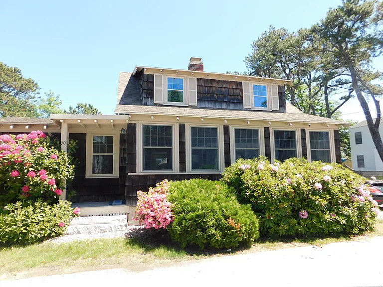 70 E Grand Ave — Photo 35