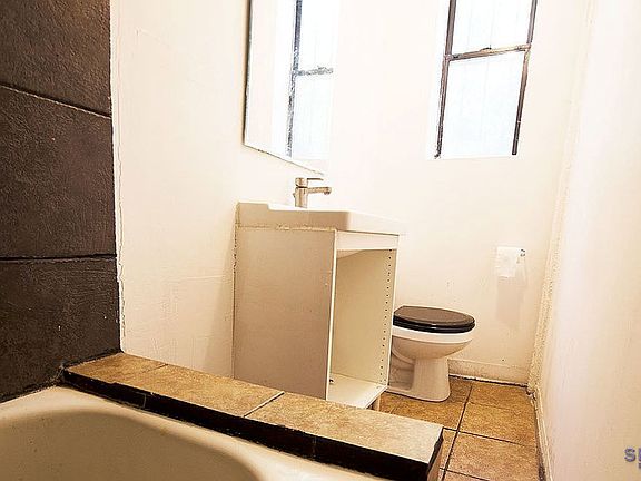 5th image of 149 Starr St #2R