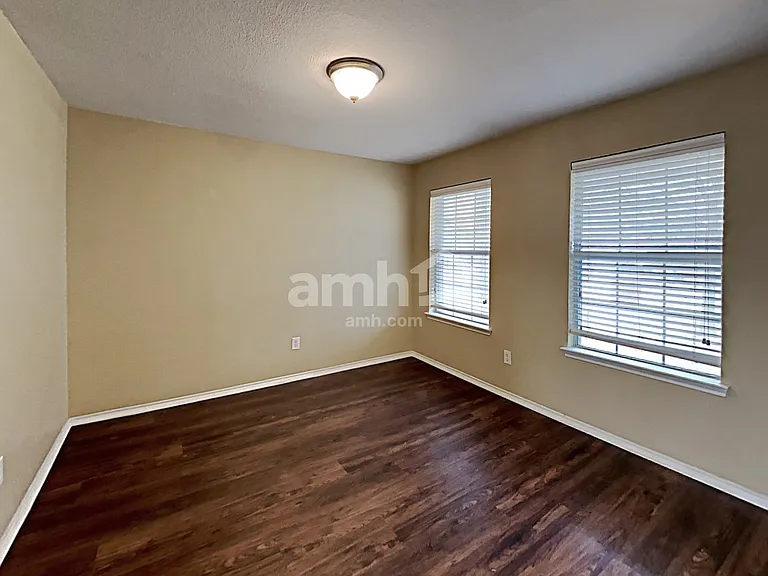 1618 Withers Way — Photo 5