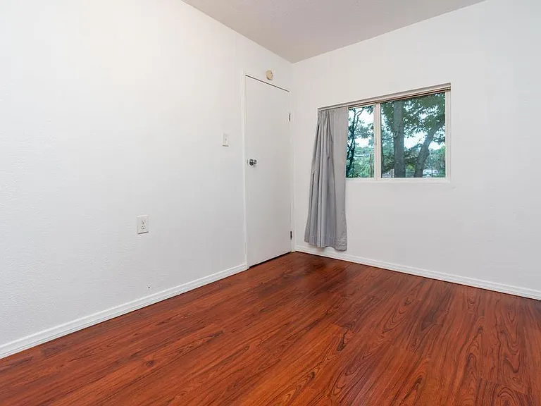 1568 Primera St #B — Photo 8