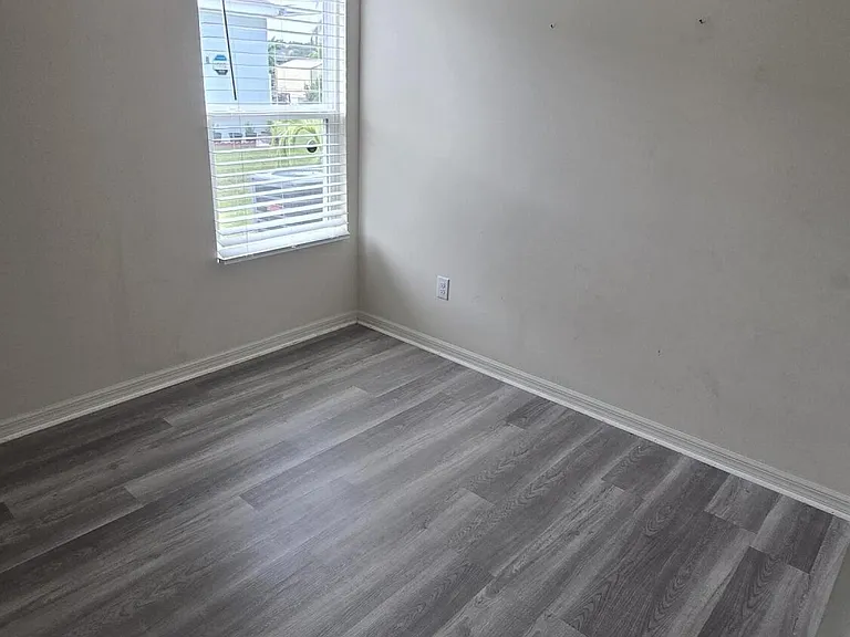 1832 SW Cameo Blvd — Photo 3