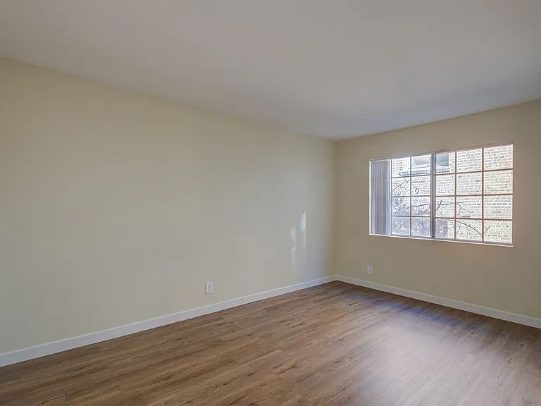 Hoover Street Residences — Photo 13