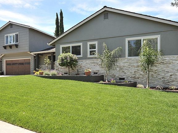 2nd image of 5525 Blossom Tree Ln
