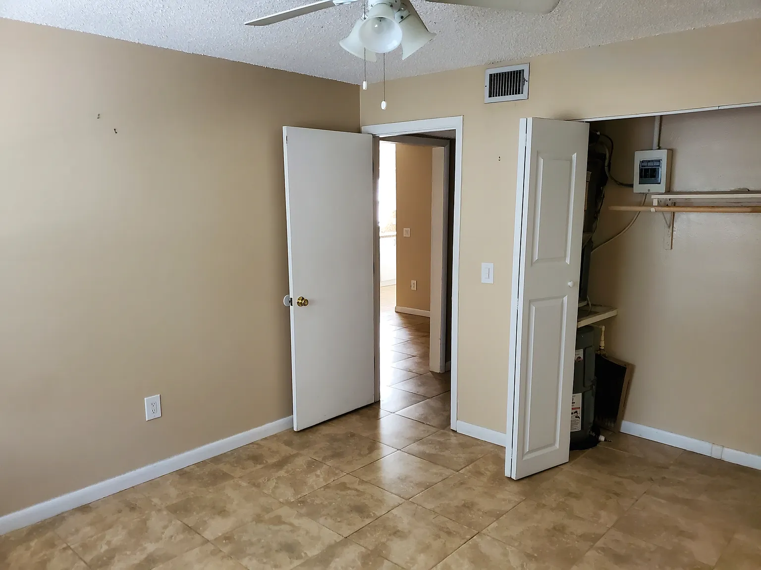 2 bed, 750 sqft, $1,900 — Photo 2