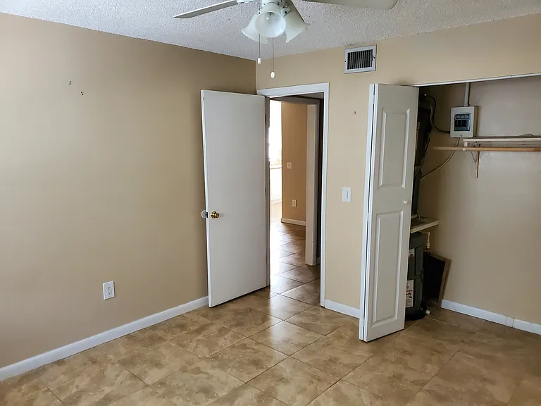 2015 S Tuttle Ave #6 — Photo 2