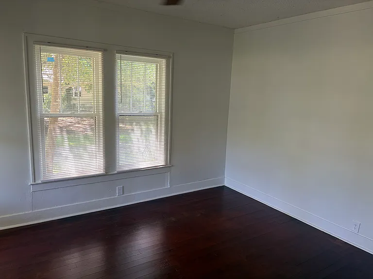 1629 W Broad St — Photo 12