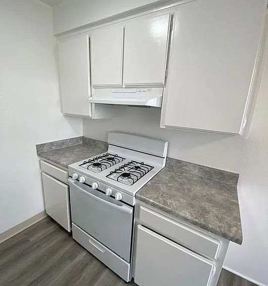 Marquis Apartments — Photo 45