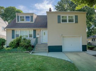 690 Harrell Ave, Woodbridge, NJ 07095