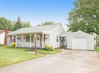 2740 Charlesgate Ave SW, Wyoming, MI 49509