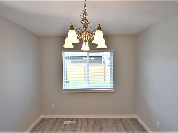 5th image of 2709 193rd Street Ct E