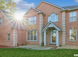 2539 Old Freeport Ct, Bettendorf, IA 52722