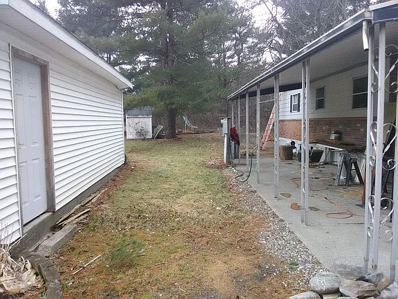 4th image of 40 Elm Ave E