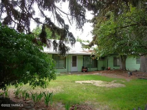 201 Taylor Loop Rd, Selah, WA 98942