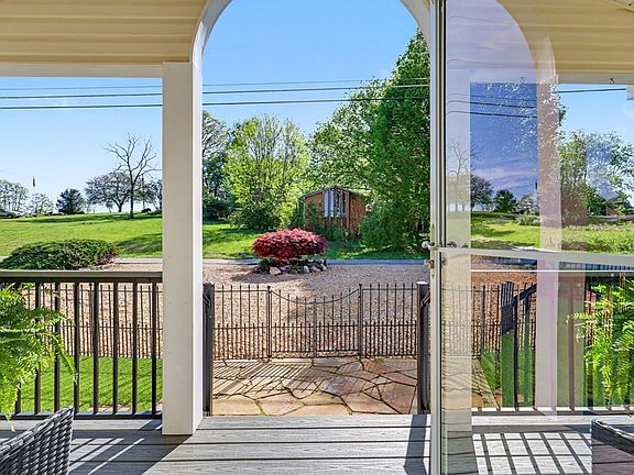 4th image of 614 Waterview Dr