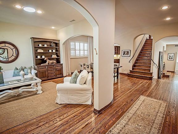 3rd image of 611 N Crescent Heights Blvd